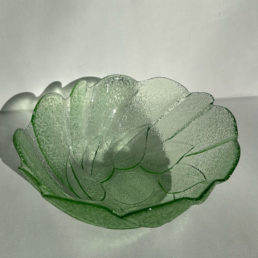 Vintage Green Leaf Flower Bowl